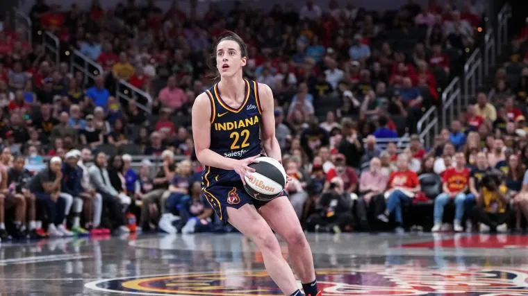 Caitlin Clark Menghindar Ciuman, Memicu Reaksi Heboh Penggemar di Acara All-Star