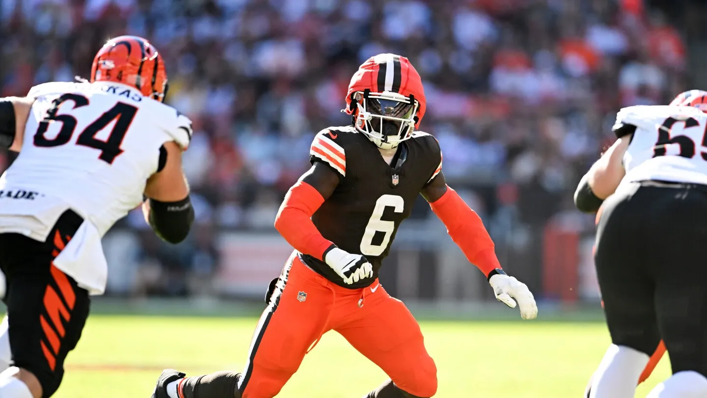 Berikut adalah beberapa opsi terjemahan untuk judul tersebut, dengan sedikit variasi dalam gaya namun tetap mempertahankan makna aslinya: * **Jeremiah Owusu-Koramoah, LB Browns, akan absen di musim 2025 karena masuk daftar cadangan/PUP.** (Paling ringkas dan langsung) * **LB Browns, Jeremiah Owusu-Koramoah, dipastikan absen di musim 2025 karena ditempatkan di daftar cadangan/PUP.** (Menekankan kepastian absennya) * **Jeremiah Owusu-Koramoah, pemain LB Browns, akan melewatkan musim 2025 karena masuk daftar *reserve/PUP*.** (Mempertahankan istilah *reserve/PUP* dalam bahasa Inggris karena sudah cukup umum dipahami) * **Musim 2025 Tanpa Jeremiah Owusu-Koramoah: LB Browns Masuk Daftar Cadangan/PUP.** (Lebih dramatis dan berfokus pada dampak absennya pemain) **Catatan:** * "LB" adalah singkatan dari *Linebacker*. Dalam konteks olahraga Amerika, singkatan ini sudah cukup umum dipahami. Jika target audiens Anda kurang familiar dengan istilah ini, Anda bisa menggantinya dengan "Pemain Bertahan" atau "Gelandang Bertahan". * "reserve/PUP" adalah singkatan dari *Reserve/Physically Unable to Perform*. Ini adalah daftar pemain yang tidak dapat bermain karena cedera. Sebaiknya istilah ini dipertahankan dalam bahasa Inggris karena tidak ada padanan yang benar-benar pas dalam Bahasa Indonesia. Jika perlu, Anda bisa menambahkan catatan kaki yang menjelaskan arti istilah ini. Pilihlah terjemahan yang paling sesuai dengan gaya dan target audiens Anda.