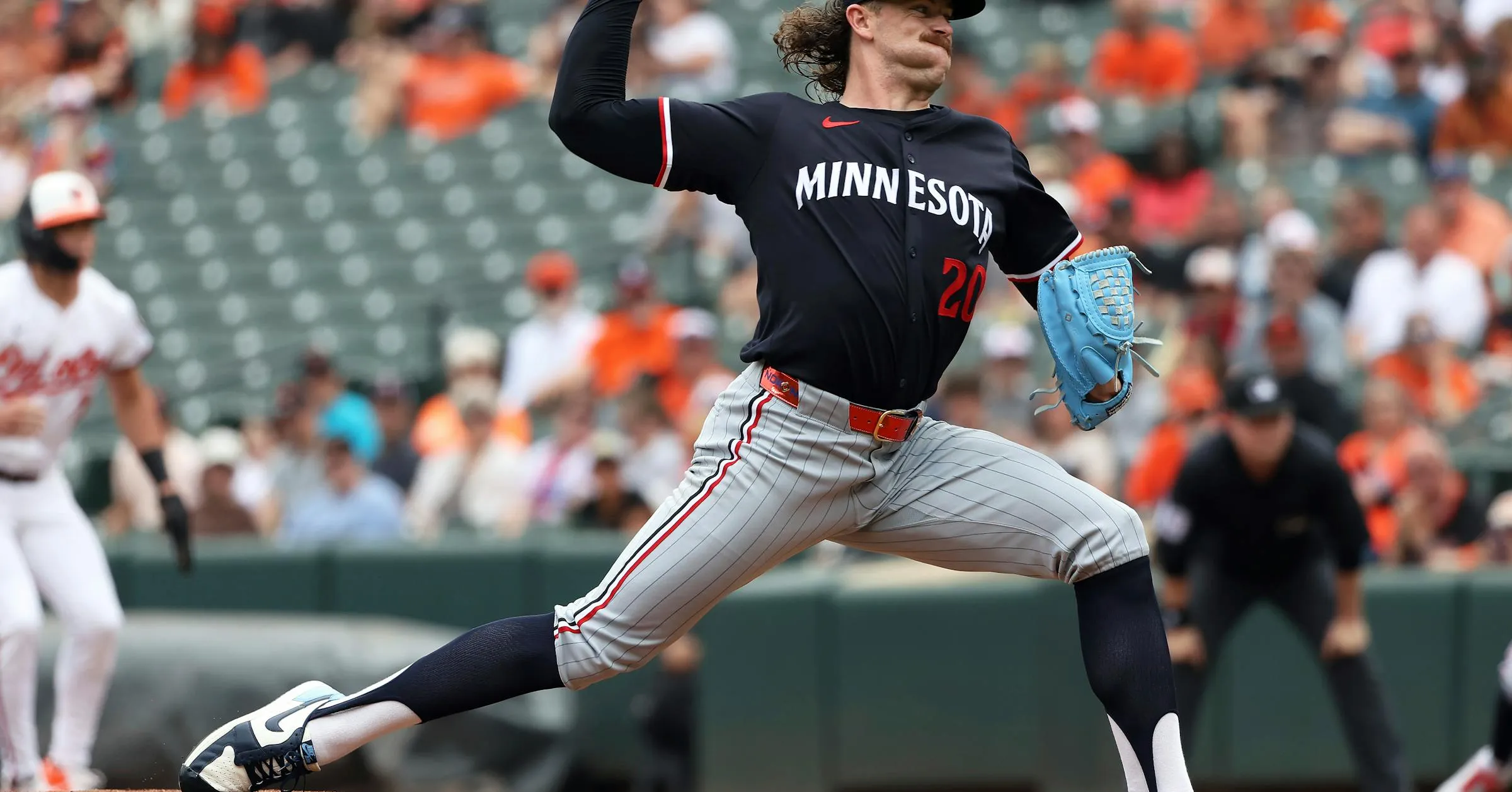 Berikut adalah beberapa opsi terjemahan untuk judul tersebut, dengan tetap mempertahankan makna aslinya: * **Byron Buxton dan Carlos Correa Tinggalkan Pertandingan Twins Melawan Orioles Setelah Tabrakan** * **Tabrakan Sebabkan Byron Buxton dan Carlos Correa Keluar dari Pertandingan Twins Kontra Orioles** * **Byron Buxton dan Carlos Correa Mundur dari Laga Twins vs. Orioles Usai Bertabrakan** Saya merekomendasikan opsi pertama karena paling sederhana dan langsung.