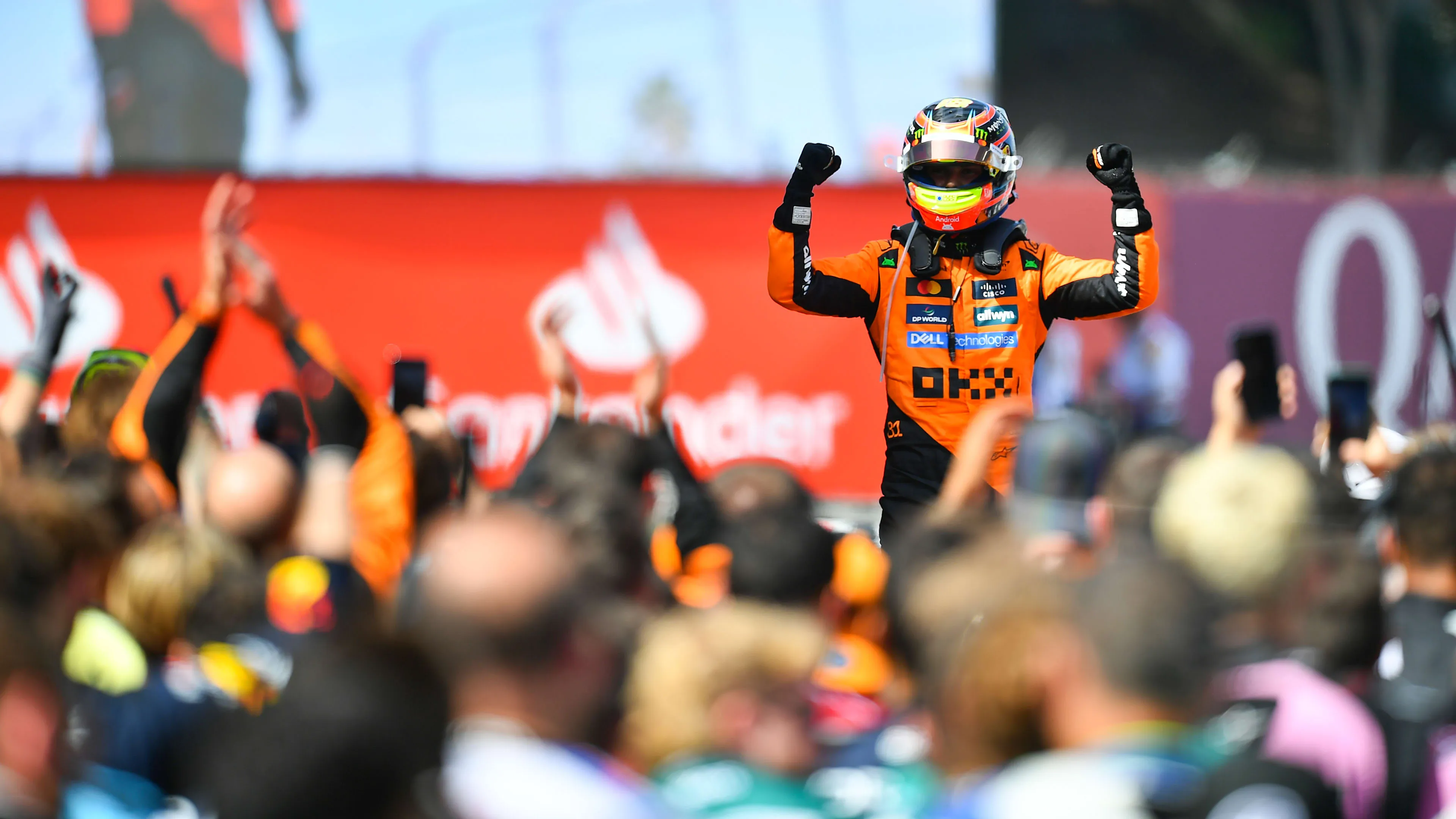 Piastri menang di Spanyol di tengah drama Verstappen dan Russell