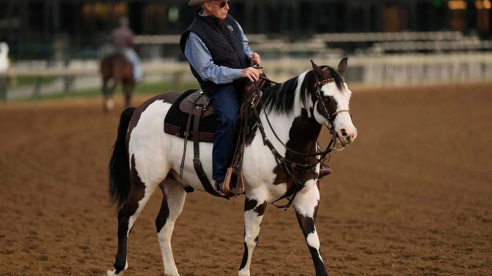 Pelatih Kuda Hall of Fame D. Wayne Lukas, Pemenang 15 Balapan Triple Crown, Meninggal Dunia pada Usia 89 – ABC News